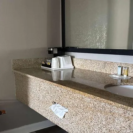 Hotel Super 8 By Wyndham Monroe Esterno foto